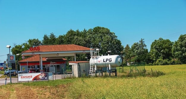 Schroders Fuels Horsham's Economic Boom with Sustainable Investments